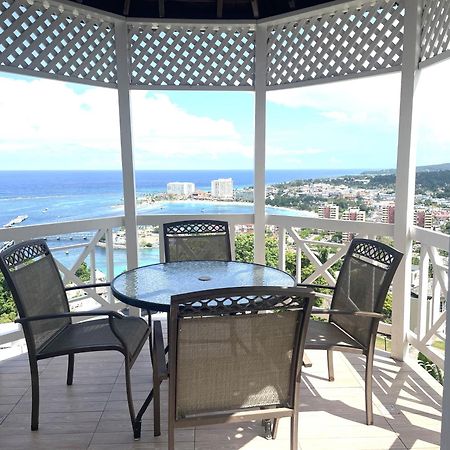 Oceanbreeze Jamaica Penthouse, 7-Minute Walk To Beach Ocho Rios Eksteriør bilde