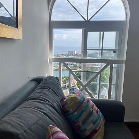 Oceanbreeze Jamaica Penthouse, 7-Minute Walk To Beach Ocho Rios Eksteriør bilde