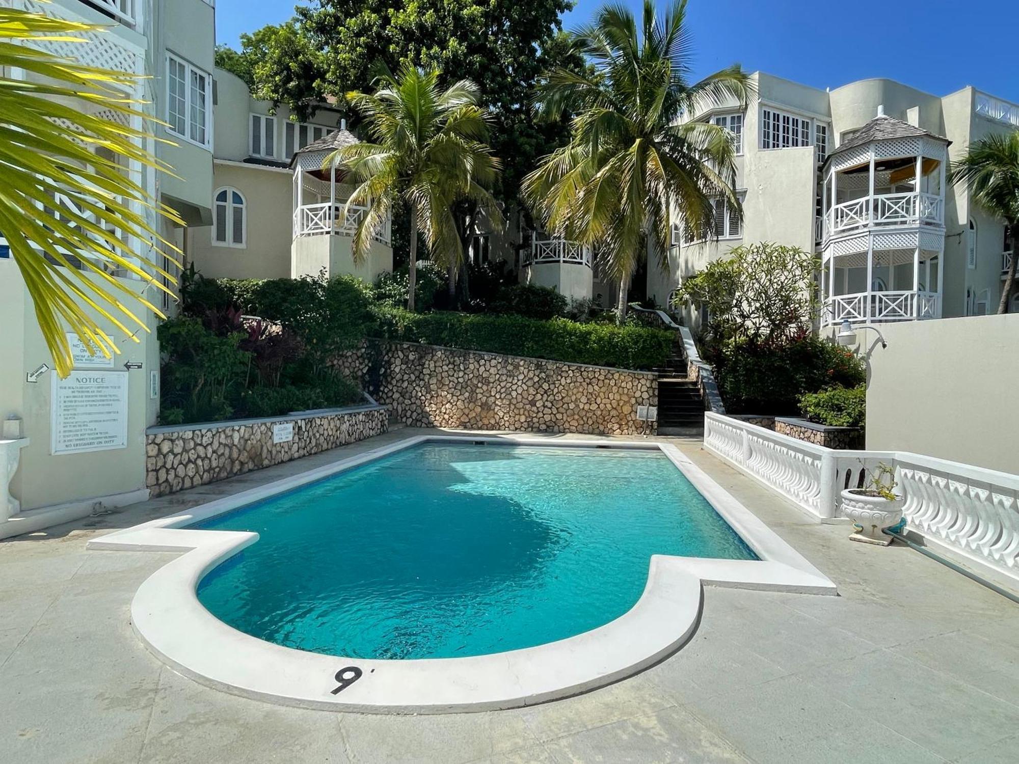 Oceanbreeze Jamaica Penthouse, 7-Minute Walk To Beach Ocho Rios Eksteriør bilde