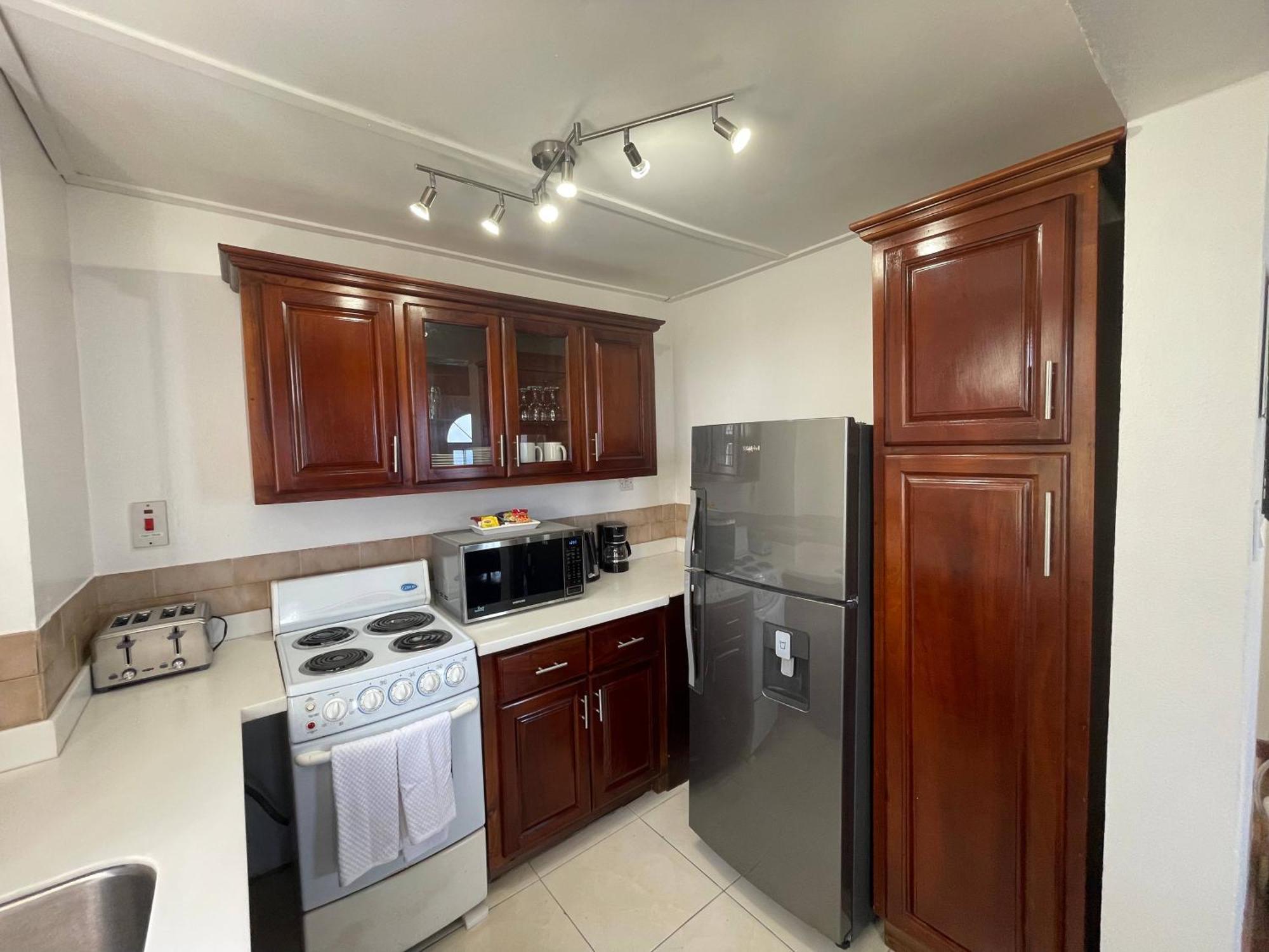 Oceanbreeze Jamaica Penthouse, 7-Minute Walk To Beach Ocho Rios Eksteriør bilde
