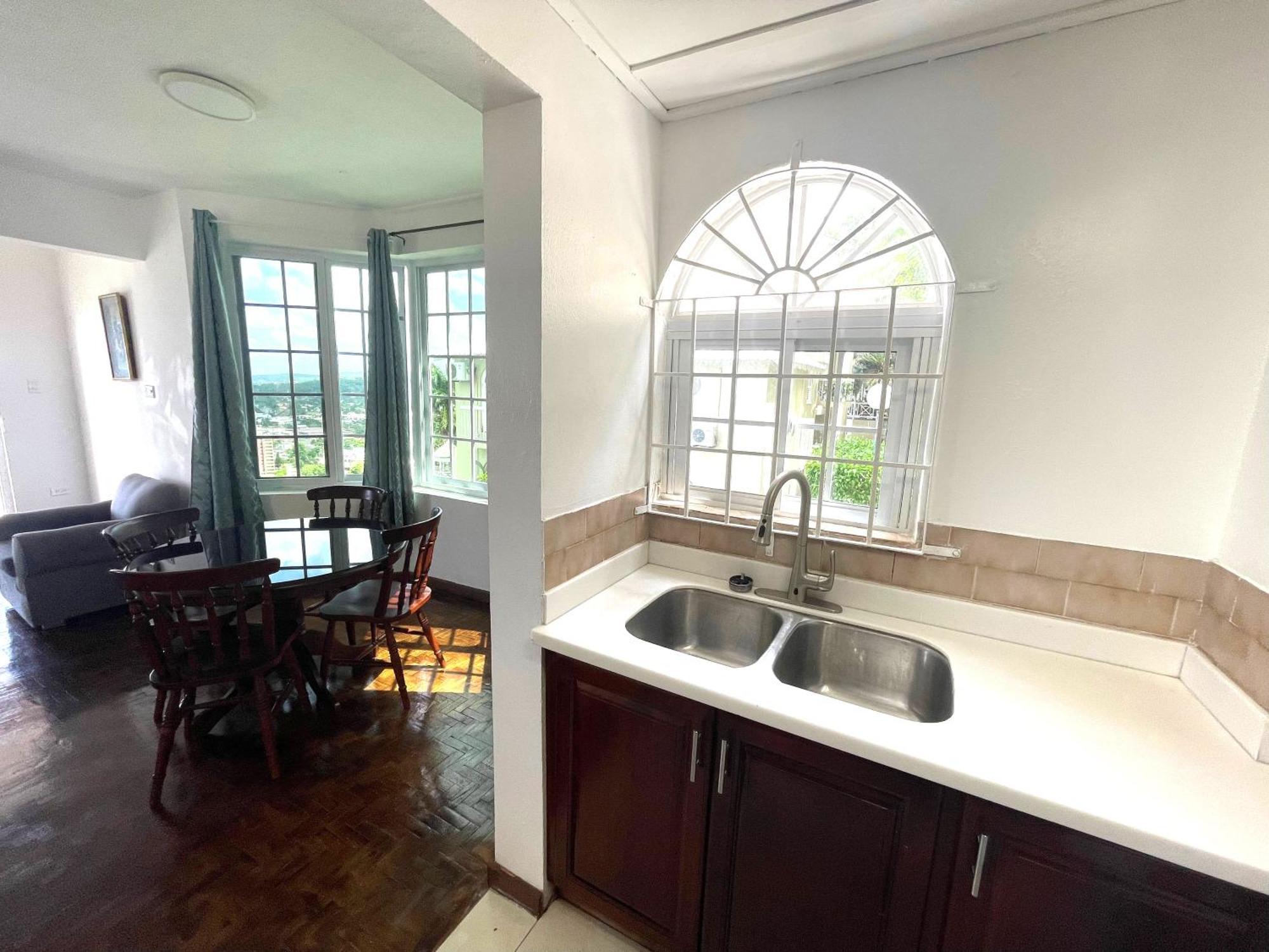 Oceanbreeze Jamaica Penthouse, 7-Minute Walk To Beach Ocho Rios Eksteriør bilde