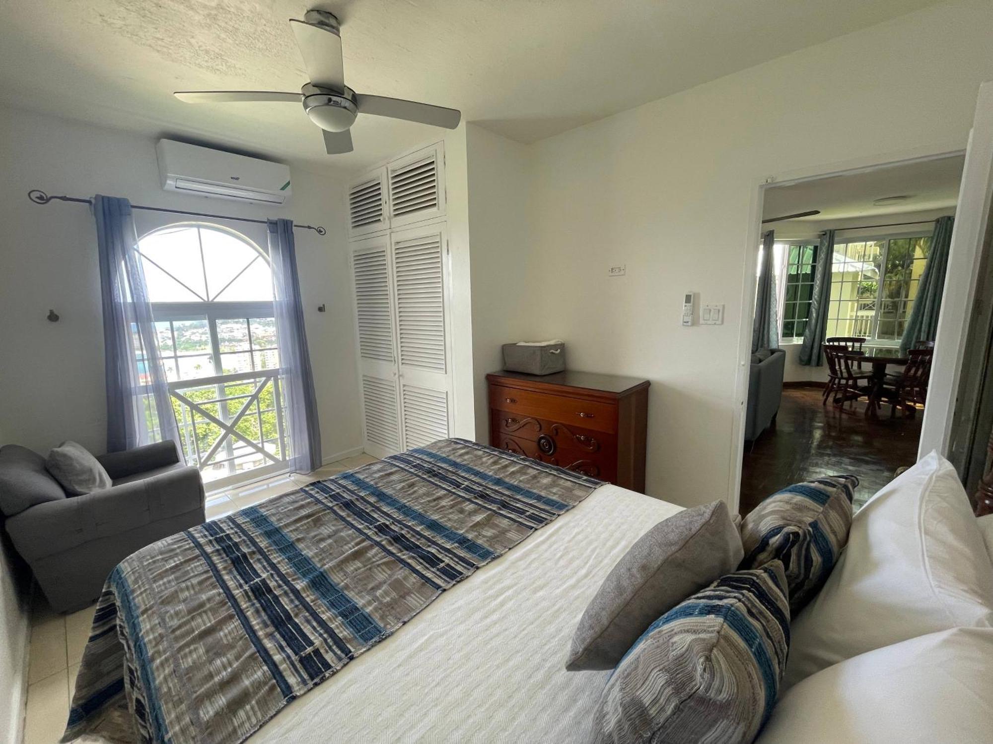 Oceanbreeze Jamaica Penthouse, 7-Minute Walk To Beach Ocho Rios Eksteriør bilde
