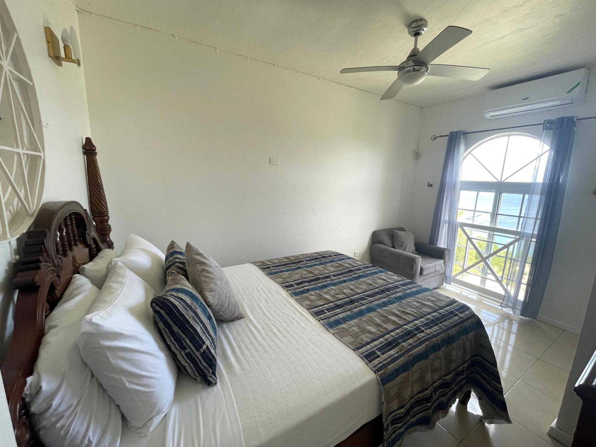 Oceanbreeze Jamaica Penthouse, 7-Minute Walk To Beach Ocho Rios Eksteriør bilde
