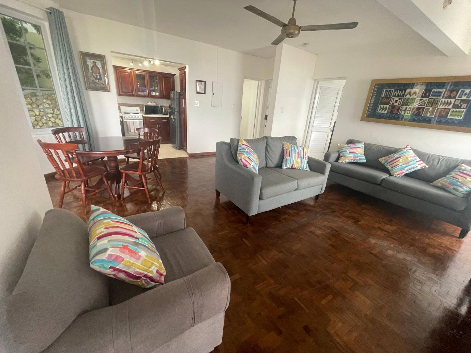 Oceanbreeze Jamaica Penthouse, 7-Minute Walk To Beach Ocho Rios Eksteriør bilde