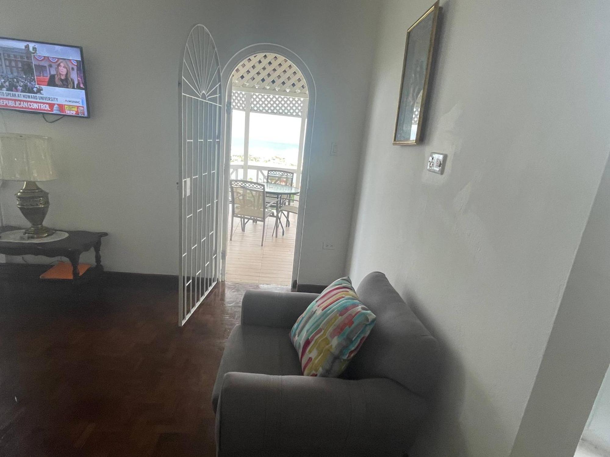 Oceanbreeze Jamaica Penthouse, 7-Minute Walk To Beach Ocho Rios Eksteriør bilde